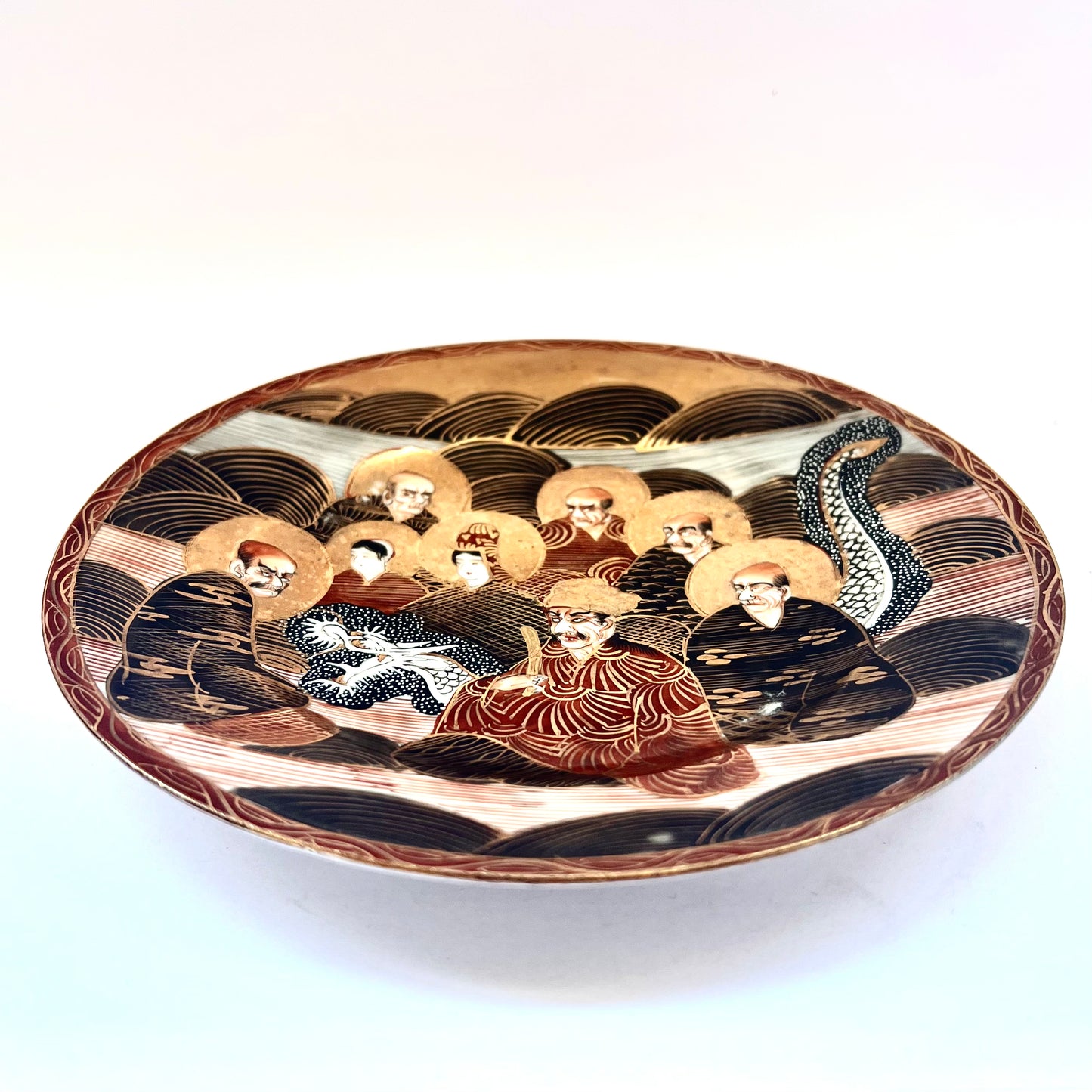20 世纪中期日本萨摩盘，描绘了仙人