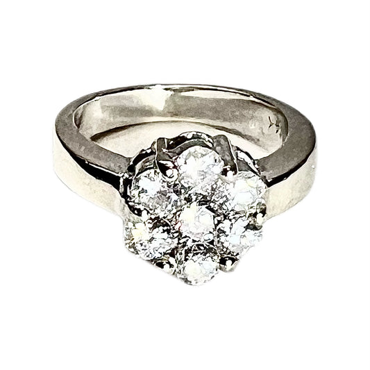 Stunning vintage 14carat white gold and diamond cluster ring