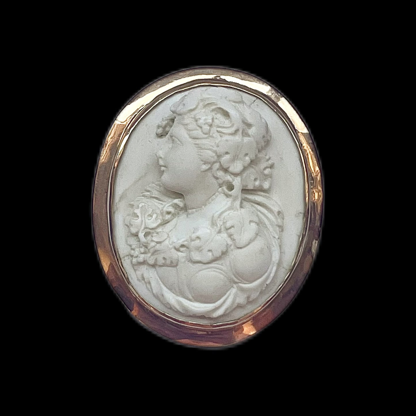 Regency period 9ct gold and white lava cameo brooch