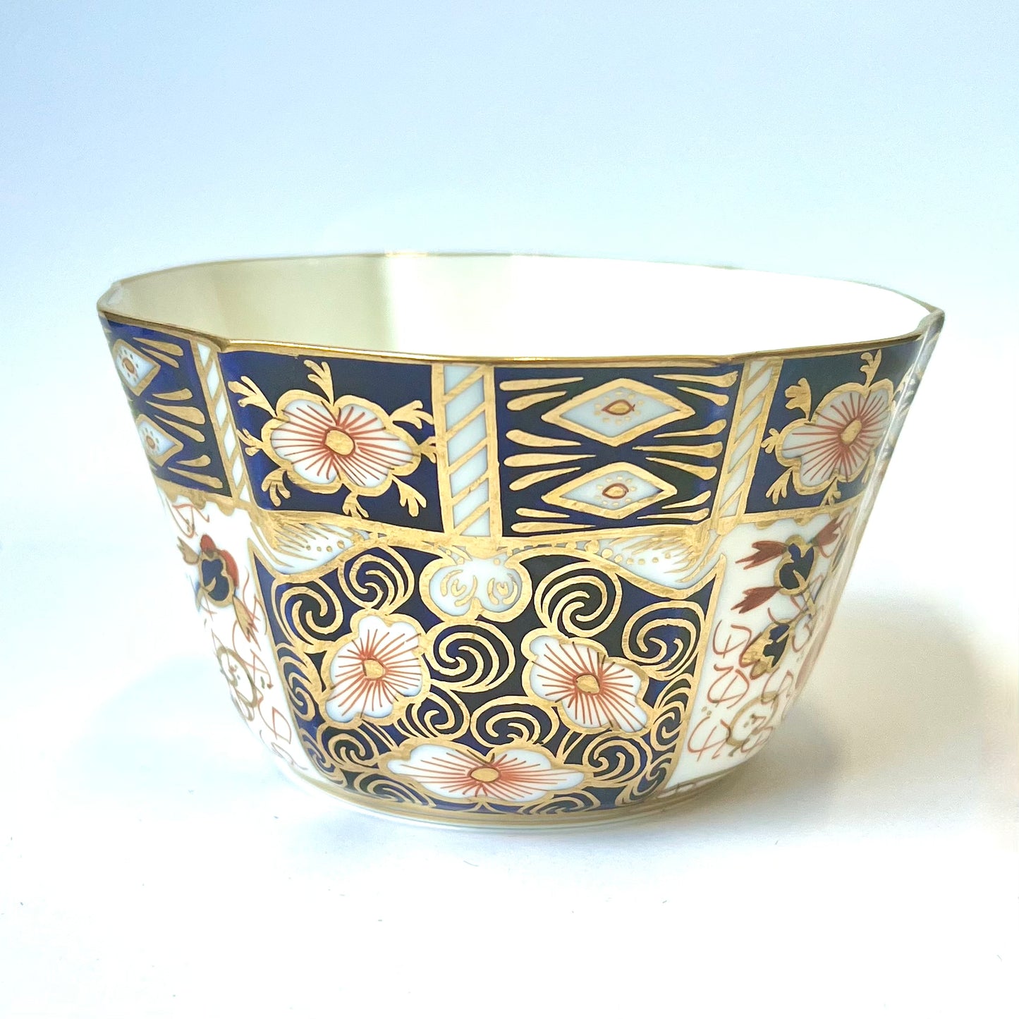 Vintage Royal Crown Derby Royal Crown Derby Traditional Imari tea service waste bowl, circa 1939