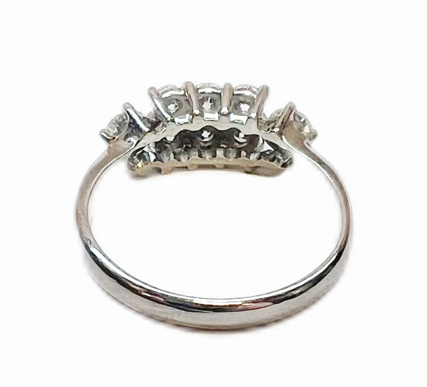 Vintage 18carat white gold ring with 8 diamonds