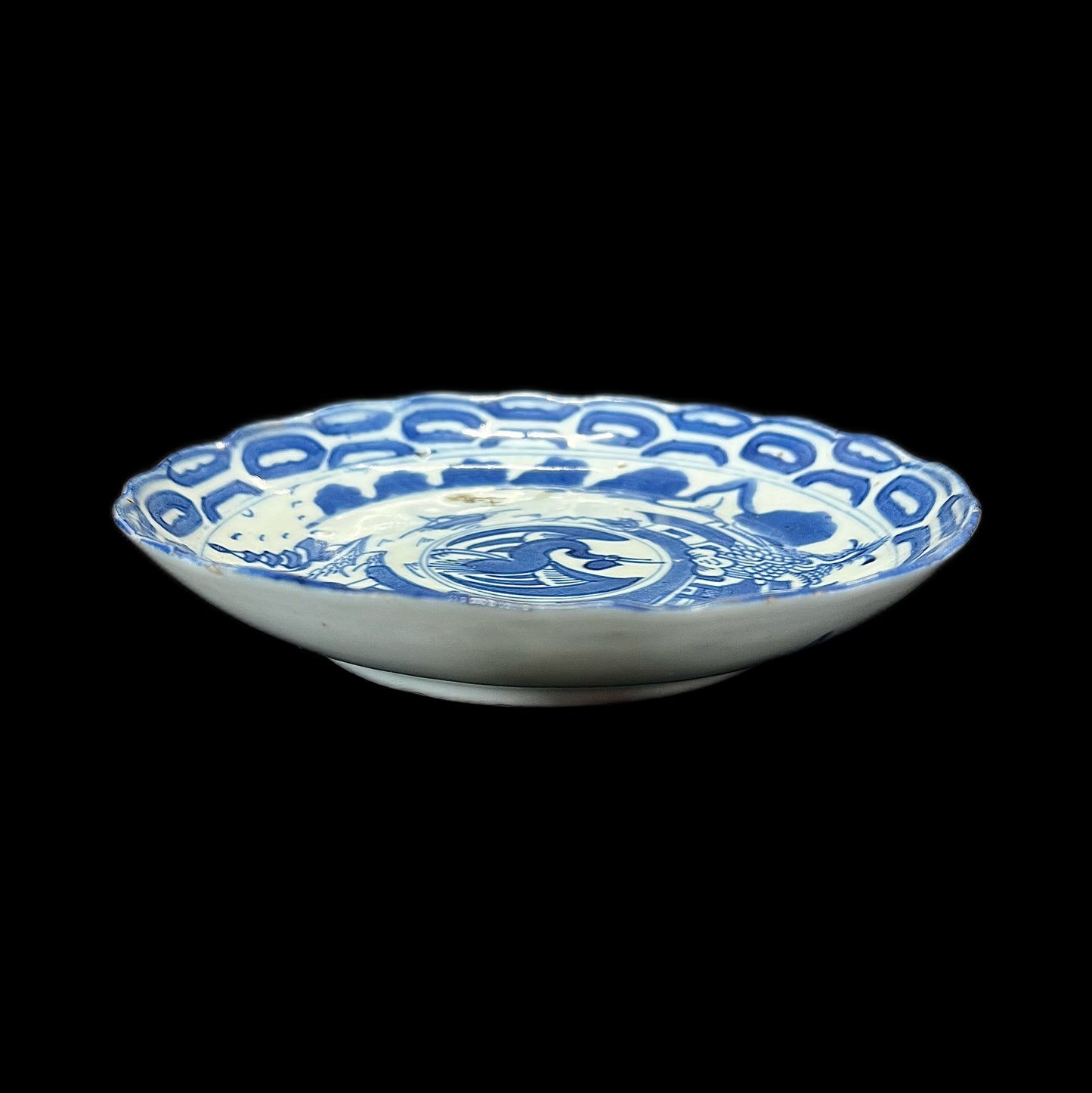 Early 18th century Kangxi period crane motif dish