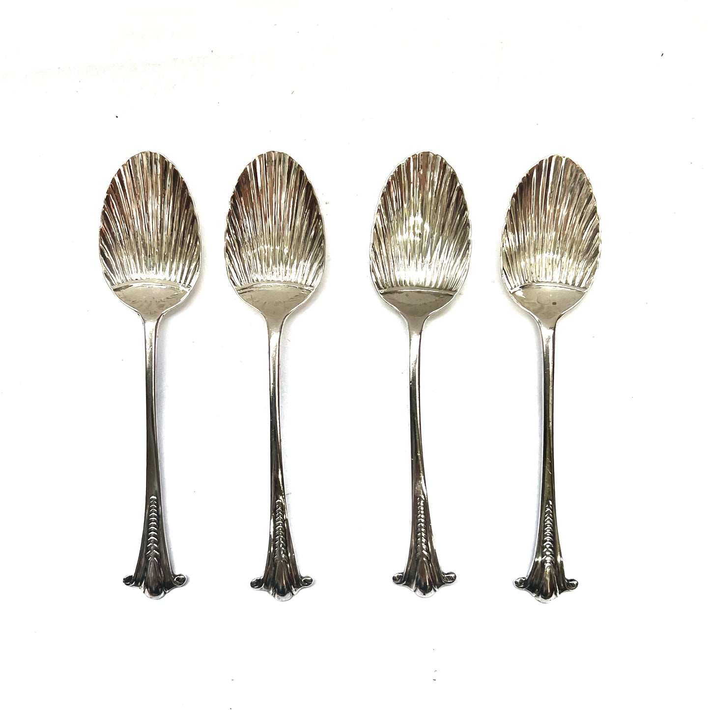 Set of 4 sterling silver coffee spoons, Onslow pattern with shell-form bowls, London, 1883, Elkington & Co