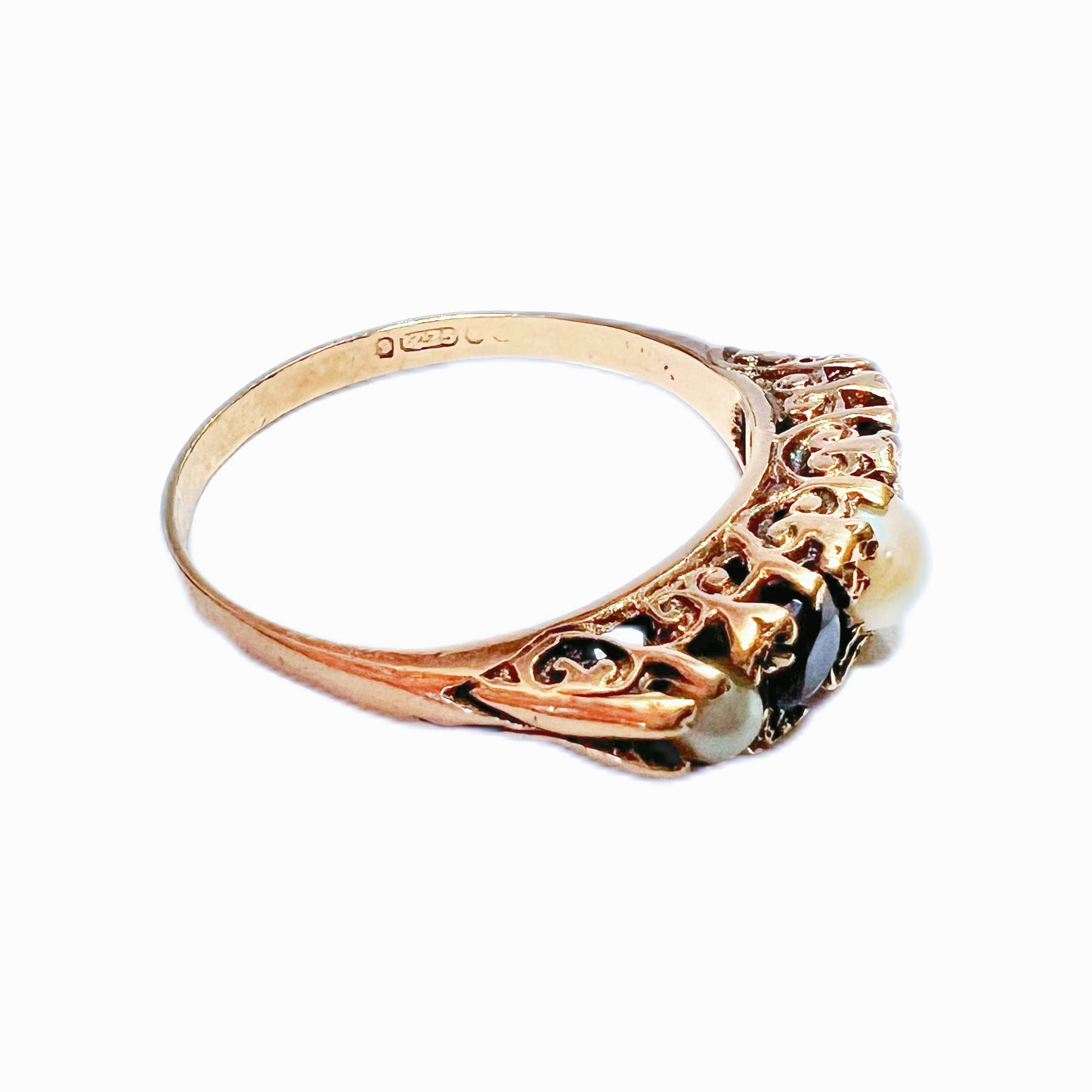 Early Edwardian 9ct amethyst and pearl ring