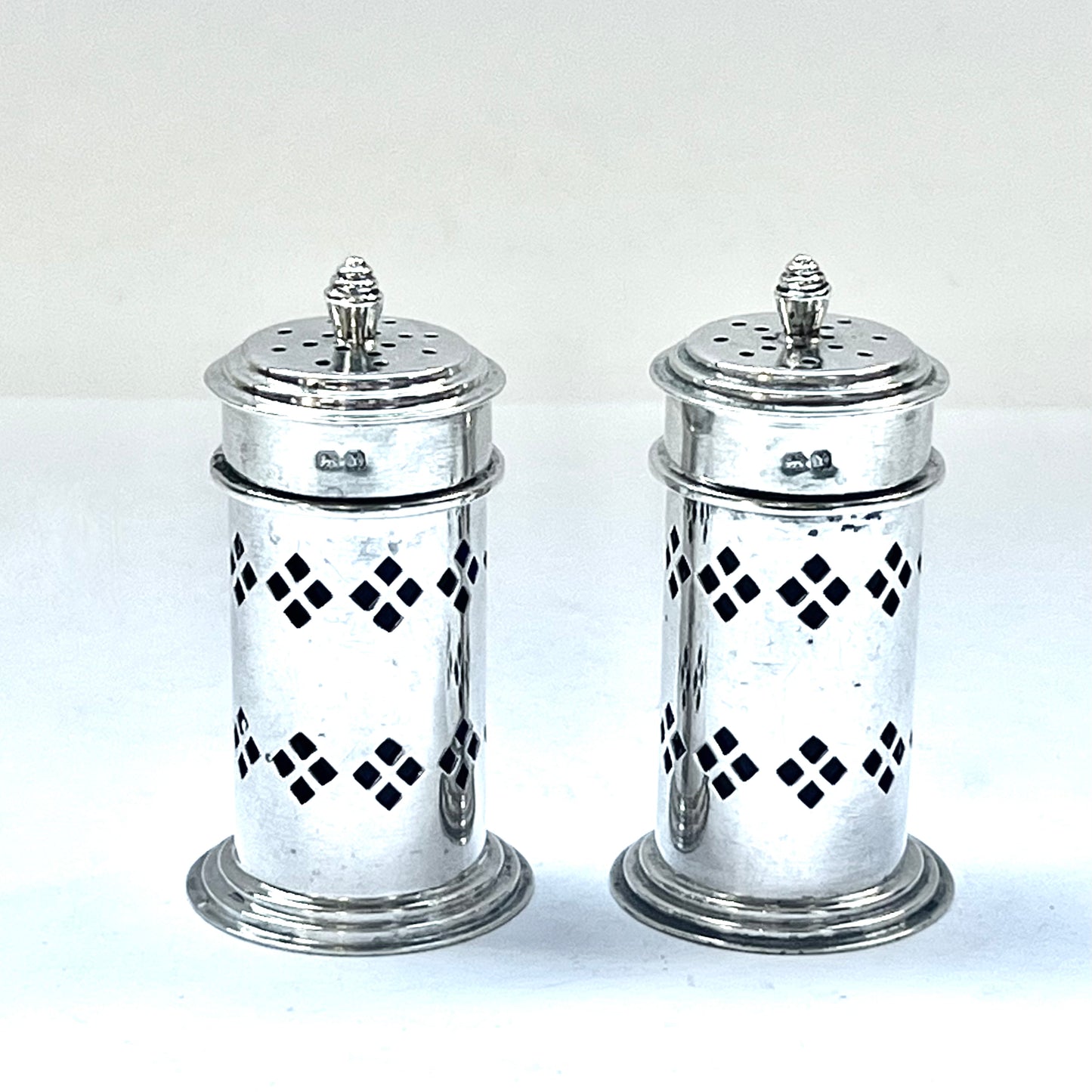 Art Deco George VI sterling silver Argyle pattern full condiment set, Birmingham 1948, Deakin & Francis.