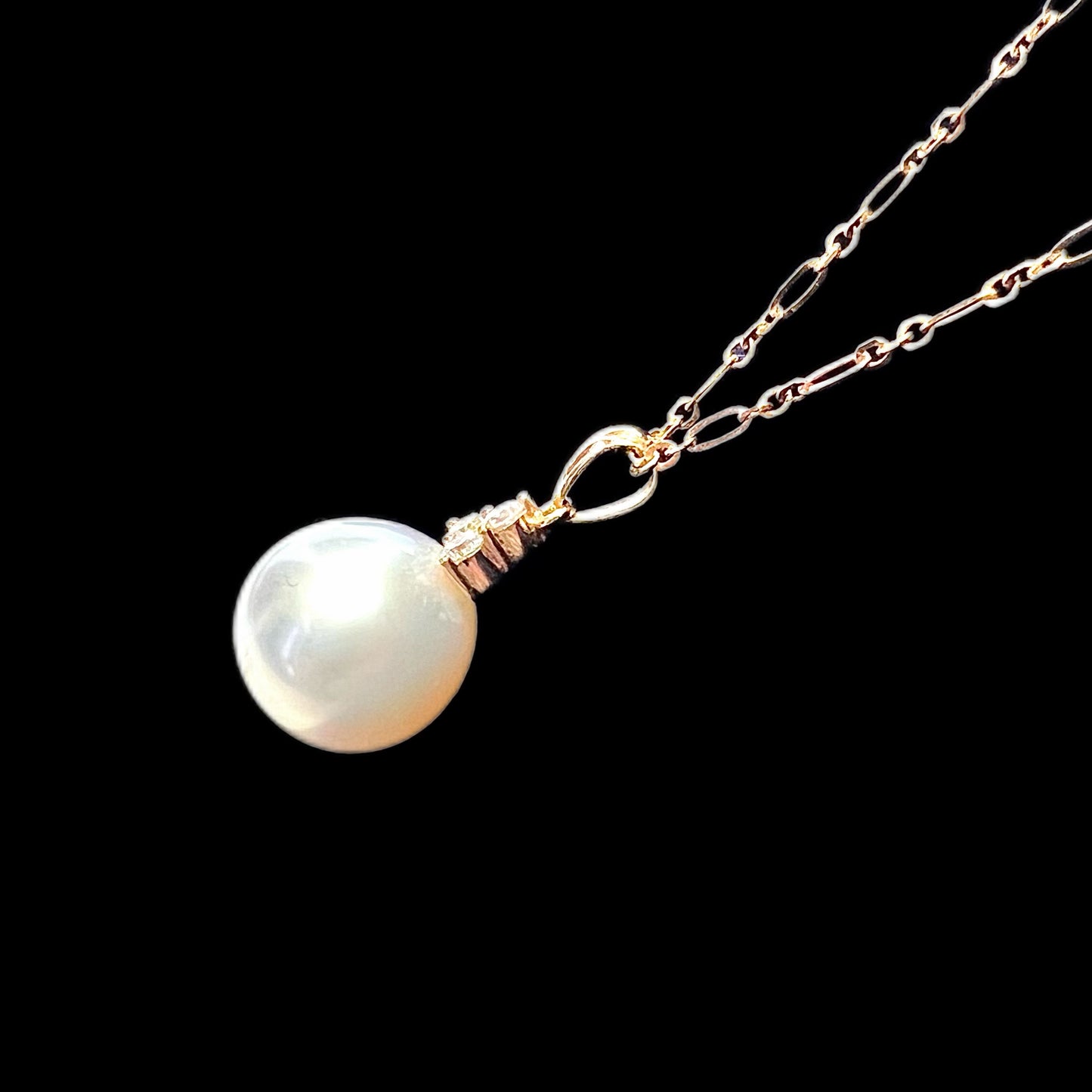 Vintage 18ct rose gold pearl and diamond pendant with 18ct gold chain