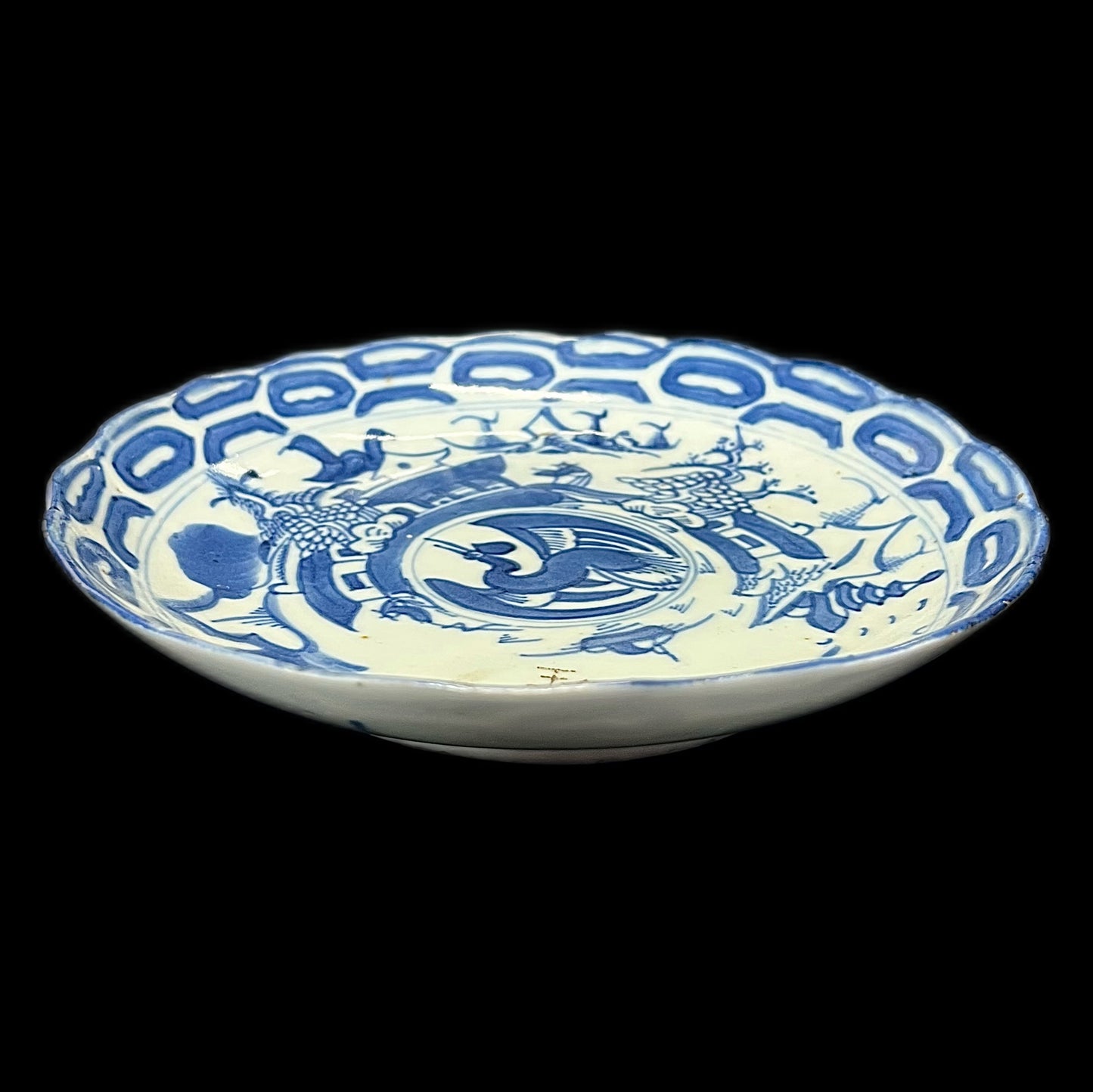 Early 18th century Kangxi period crane pattern dish