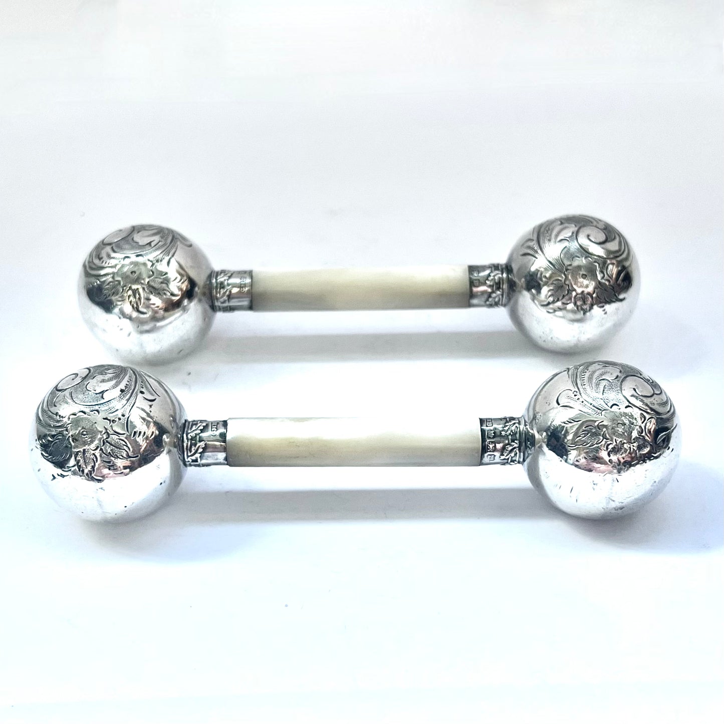 Pair of antique weighted sterling silver and mother of pearl knife rests, with marks to mounts for Sheffield, 1904, Alfred Biggin & Son