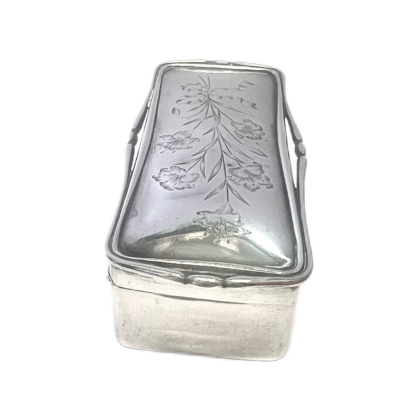 Edwardian sterling silver box with engraved posy to the top of box,