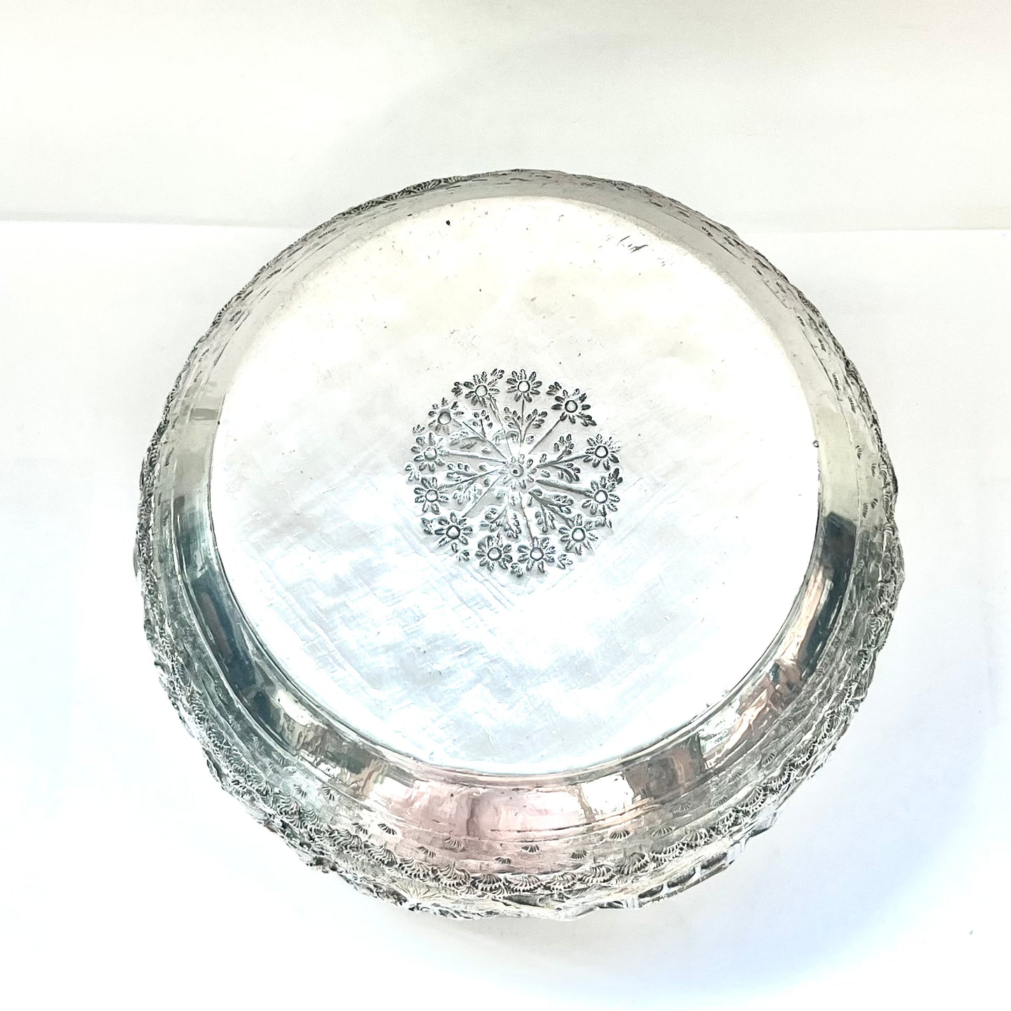 Mid to late 19th century Anglo-Indian silver bowl in the Lucknow style