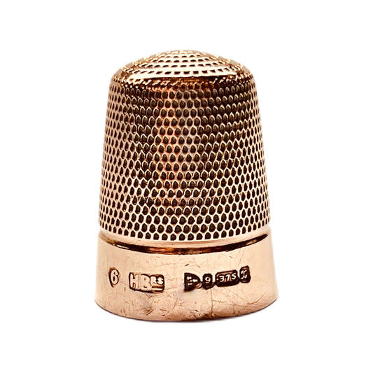 Antique 9ct gold thimble with marks for Hardy Brothers, Chester, 1923