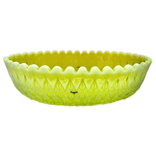 Late Victorian uranium yellow vaseline glass bowl of large size, circa 1890s to 1900s