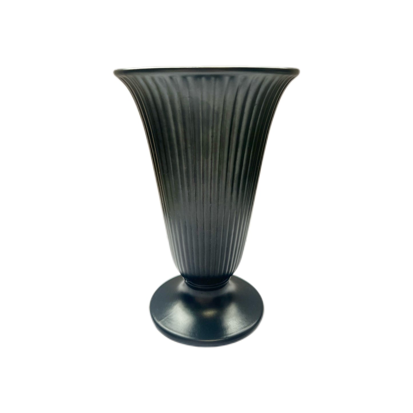 Early 20th century black Wedgwood Etruria neo-classical Ravenstone fluted vase, circa 1930s to 1960s