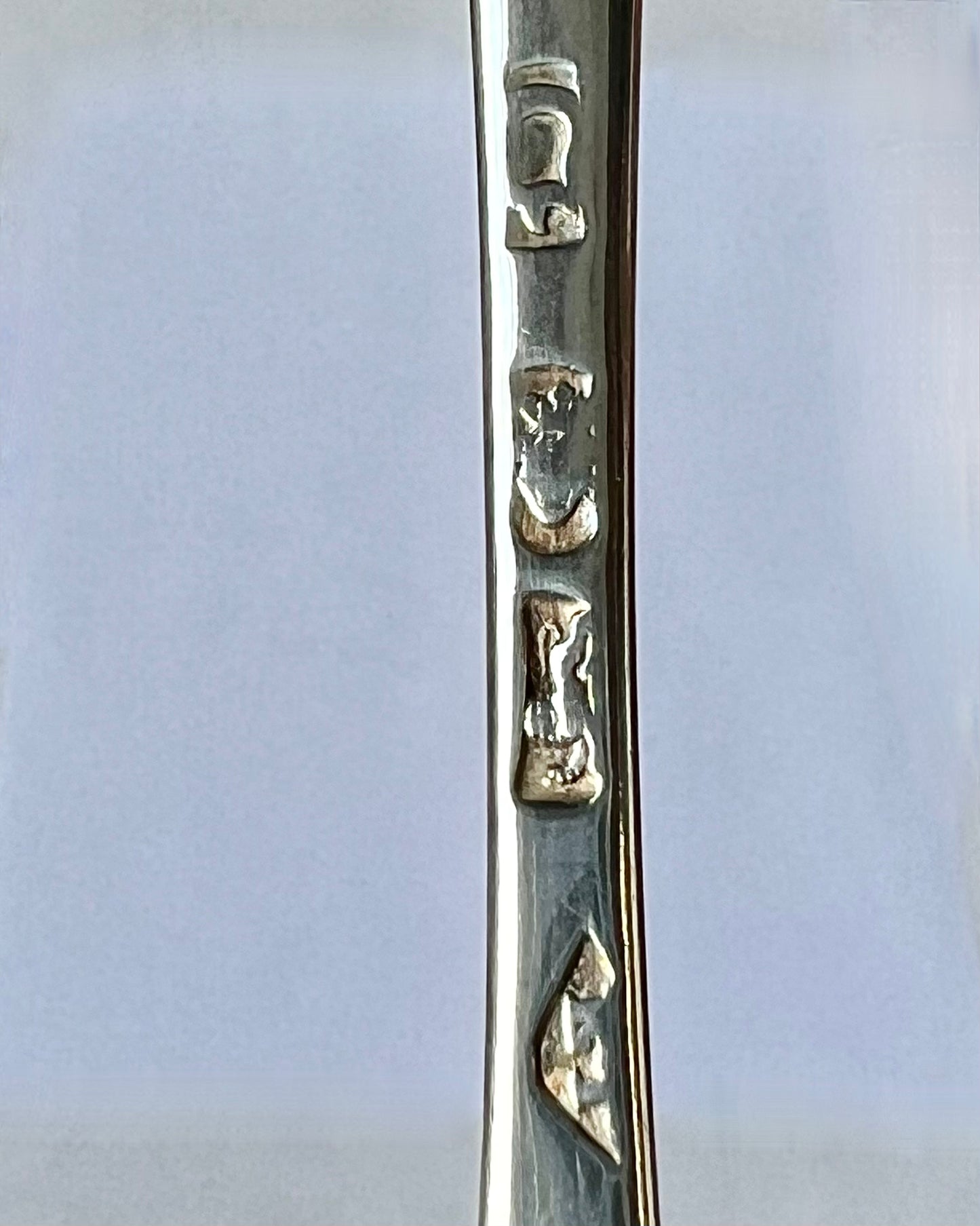 古董乔治二世纯银汤匙，半狮纹章，带有 1759 年伦敦标记