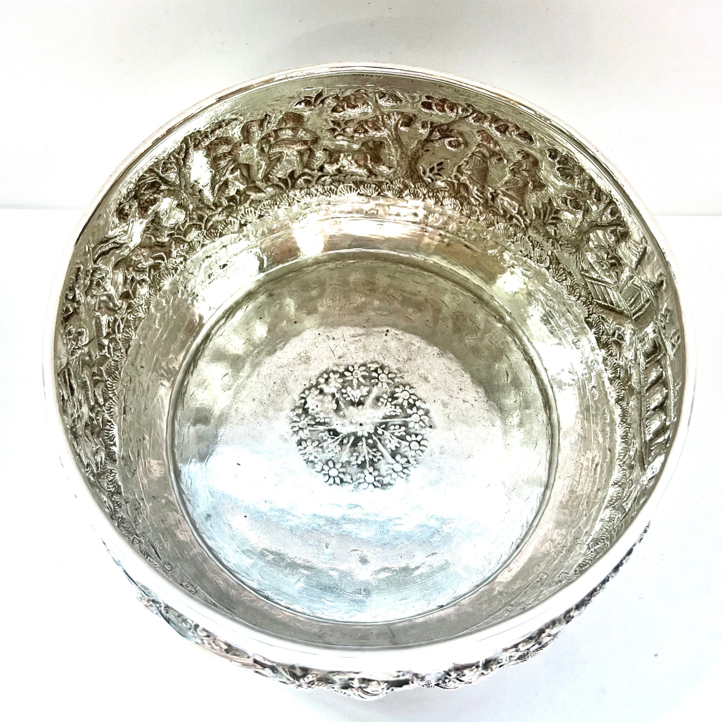 Mid to late 19th century Anglo-Indian silver bowl in the Lucknow style