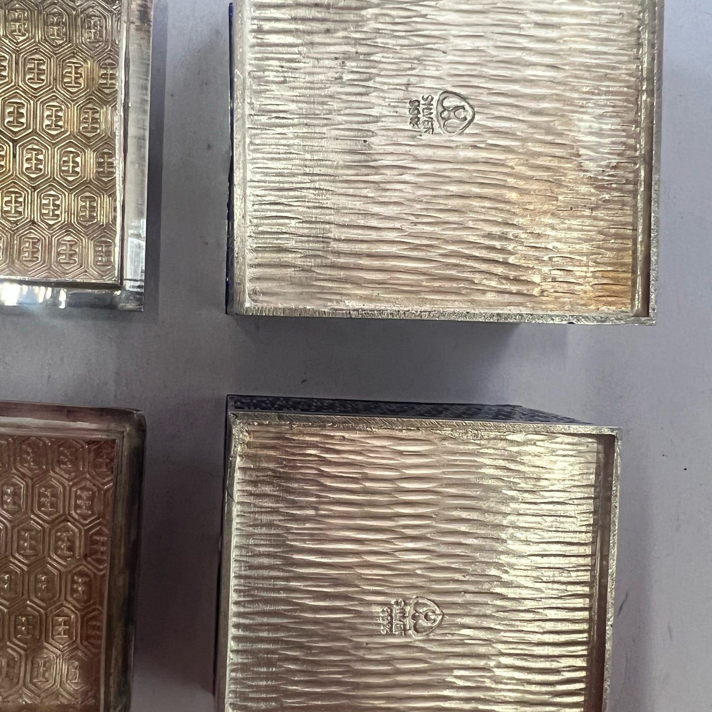 精美罕见的韩国珐琅纯银调味品套装，约产于 20 世纪 60 年代