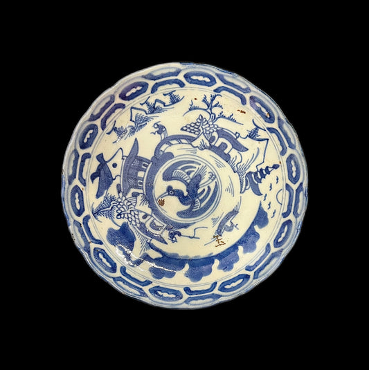 Early 18th century Kangxi period crane motif dish