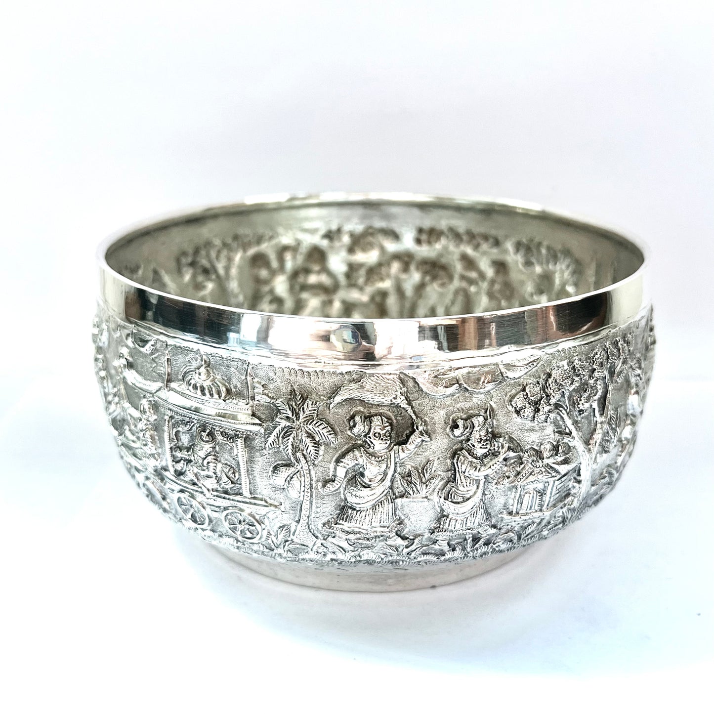 Mid to late 19th century Anglo-Indian silver bowl in the Lucknow style