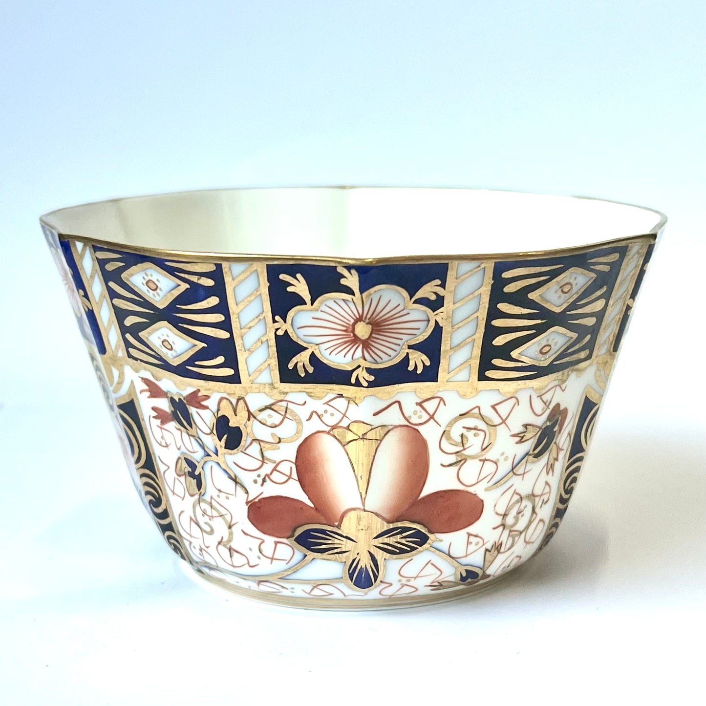 Vintage Royal Crown Derby Royal Crown Derby Traditional Imari tea service waste bowl, circa 1939