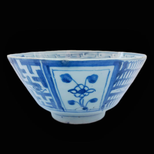 Antique 18th century Kangxi Period Chinese Swatow bowl