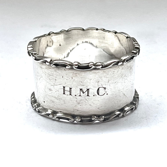 伊丽莎白二世纯银餐巾环，带有伯明翰标记，1956 年，Adie Brothers Ltd