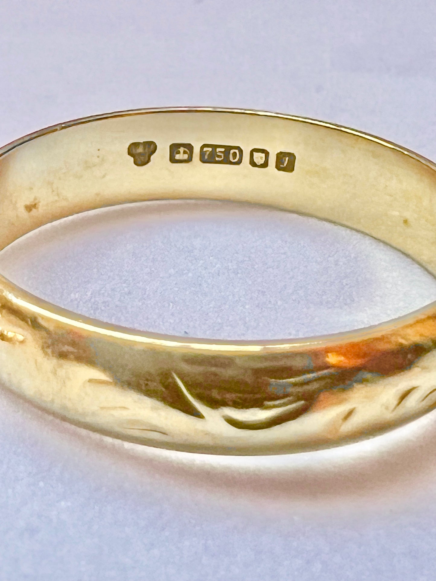 Vintage English 18 carat yellow gold ring with PHW, London 1983