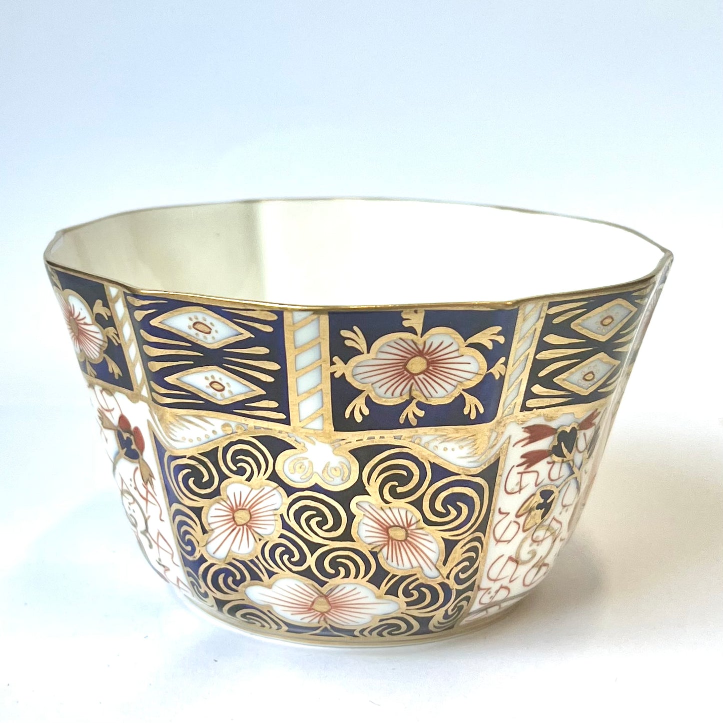 Vintage Royal Crown Derby Royal Crown Derby Traditional Imari tea service waste bowl, circa 1939