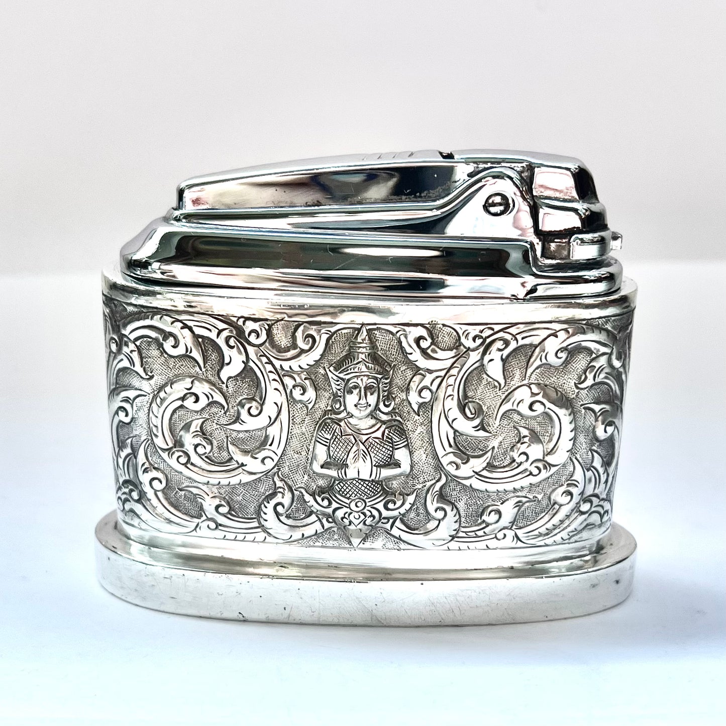 Vintage Ronson Varaflame table lighter in Thai sterling silver case