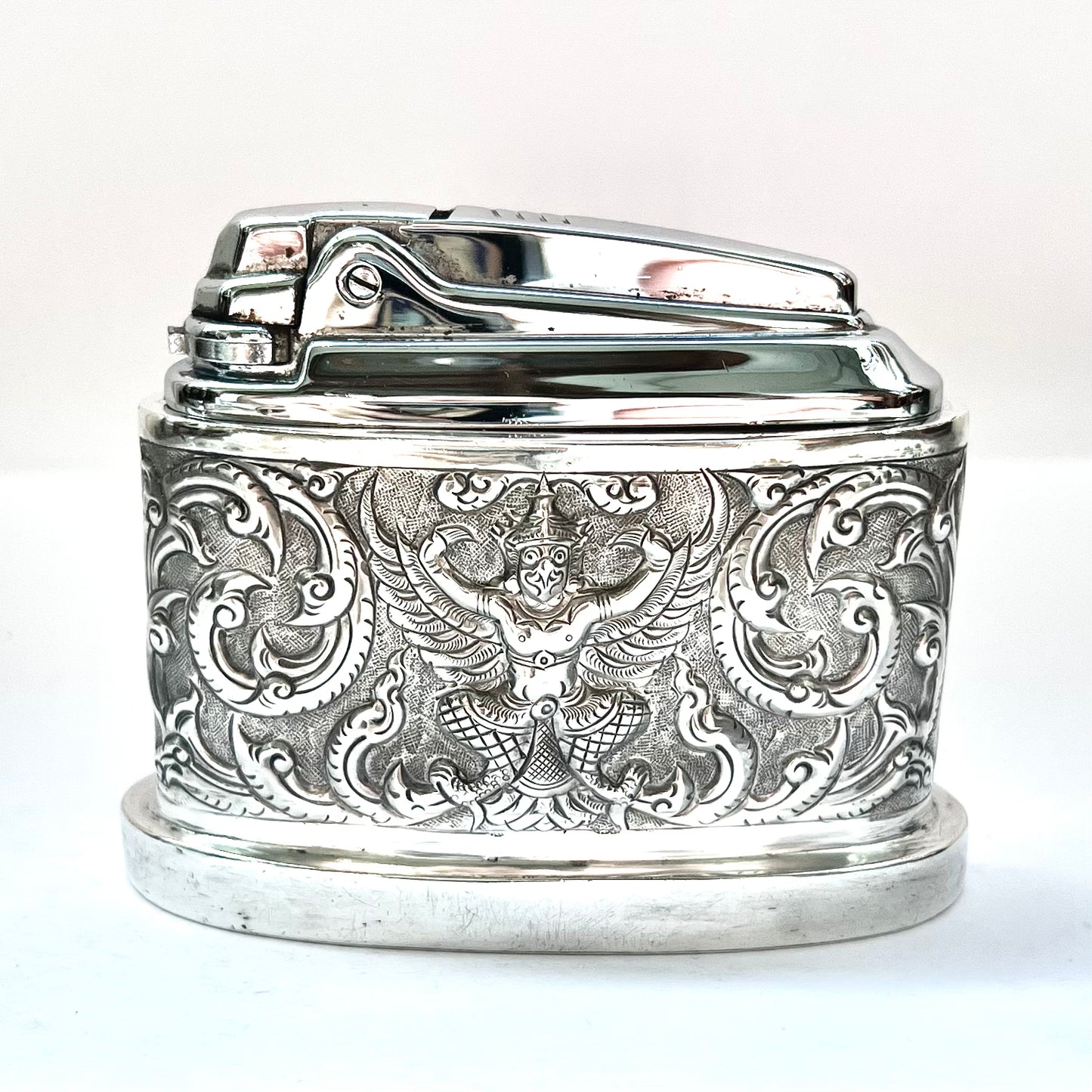 Vintage Ronson Varaflame table lighter in Thai sterling silver case