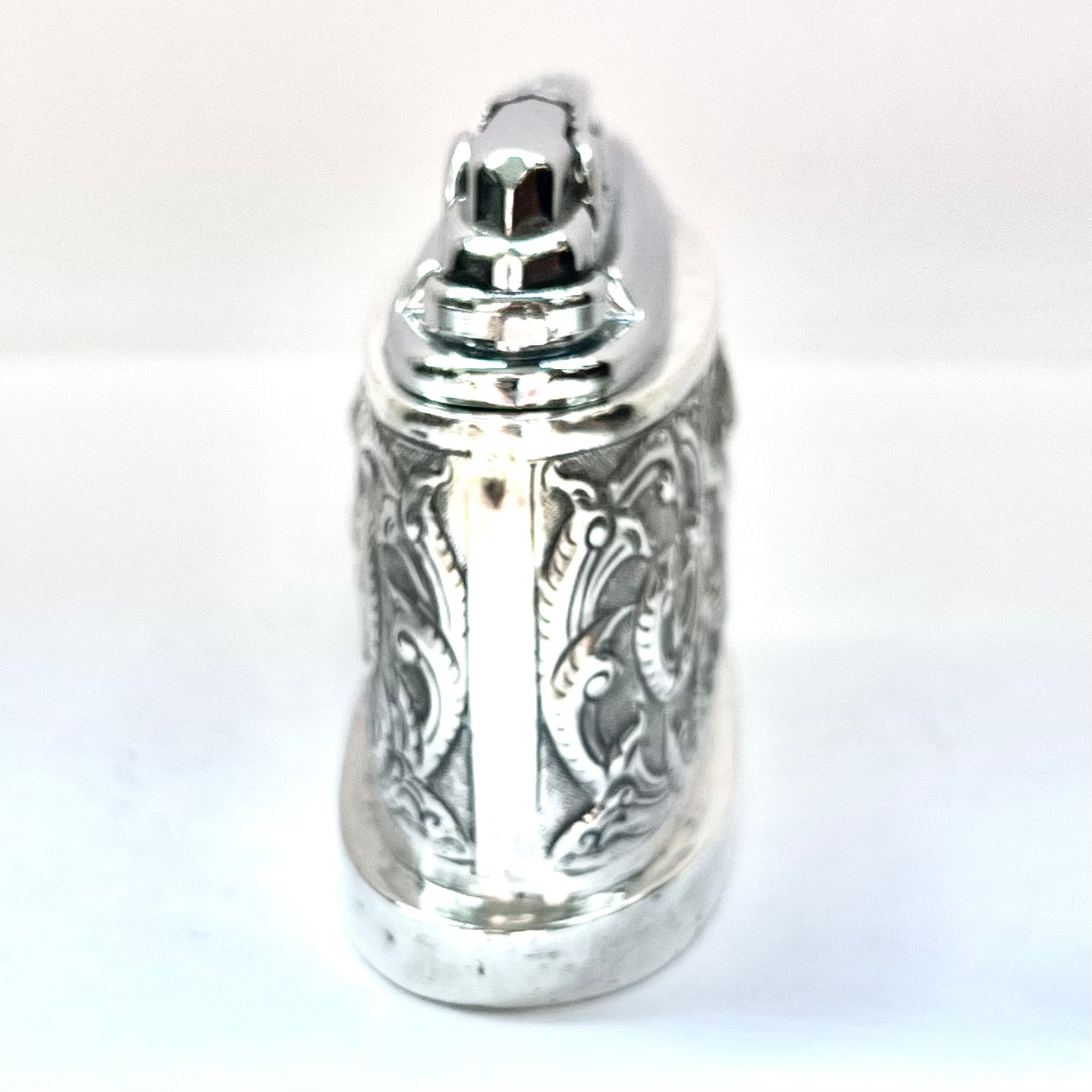 Vintage Ronson Varaflame table lighter in Thai sterling silver case