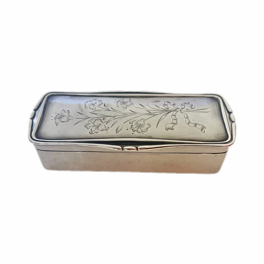 Edwardian sterling silver box with engraved posy to the top of box,