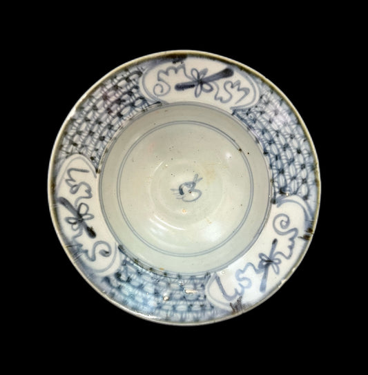 Antique Chinese blue and white bowl from the Qing Dynasty period Tek Sing shipwreck in 1822