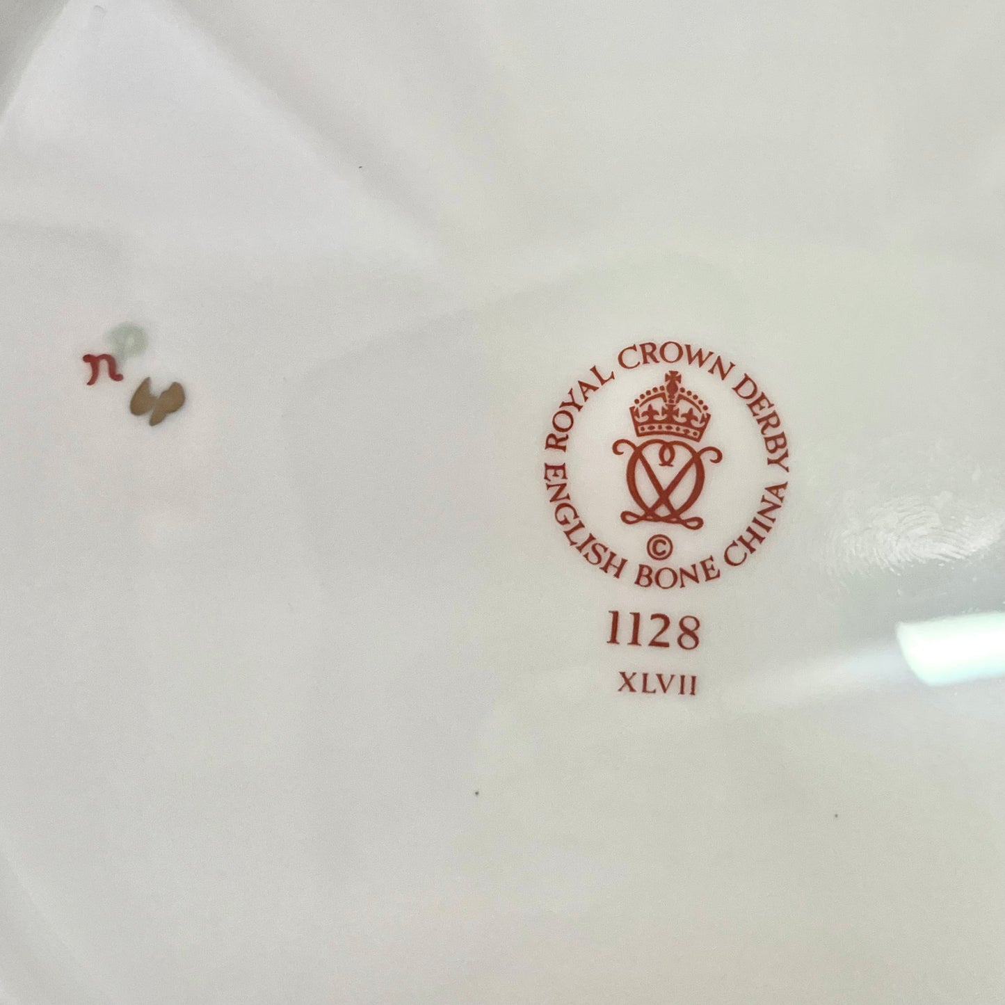 Vintage Royal Crown Derby Old Imari patterned large dinner plate circa 1984
