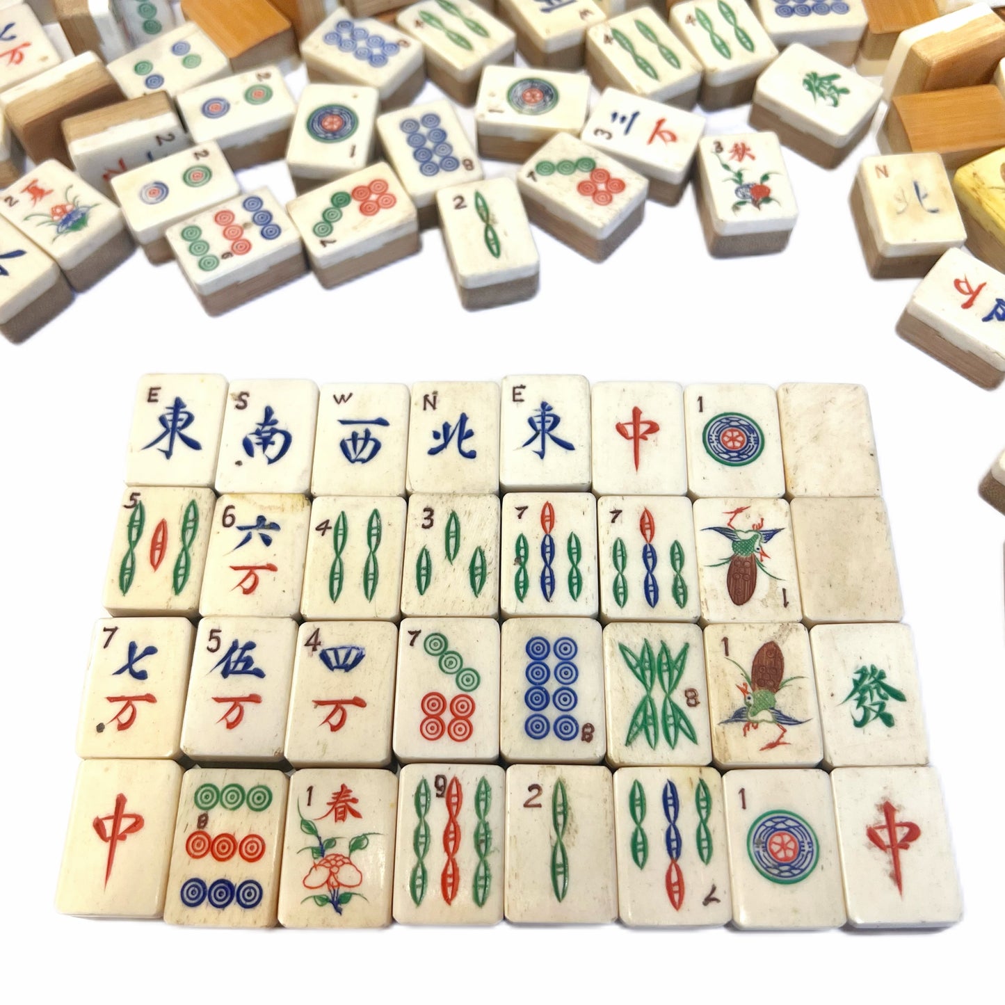 1930s Chinese traditional mahjong set in original case, with tiles, bones and racks.