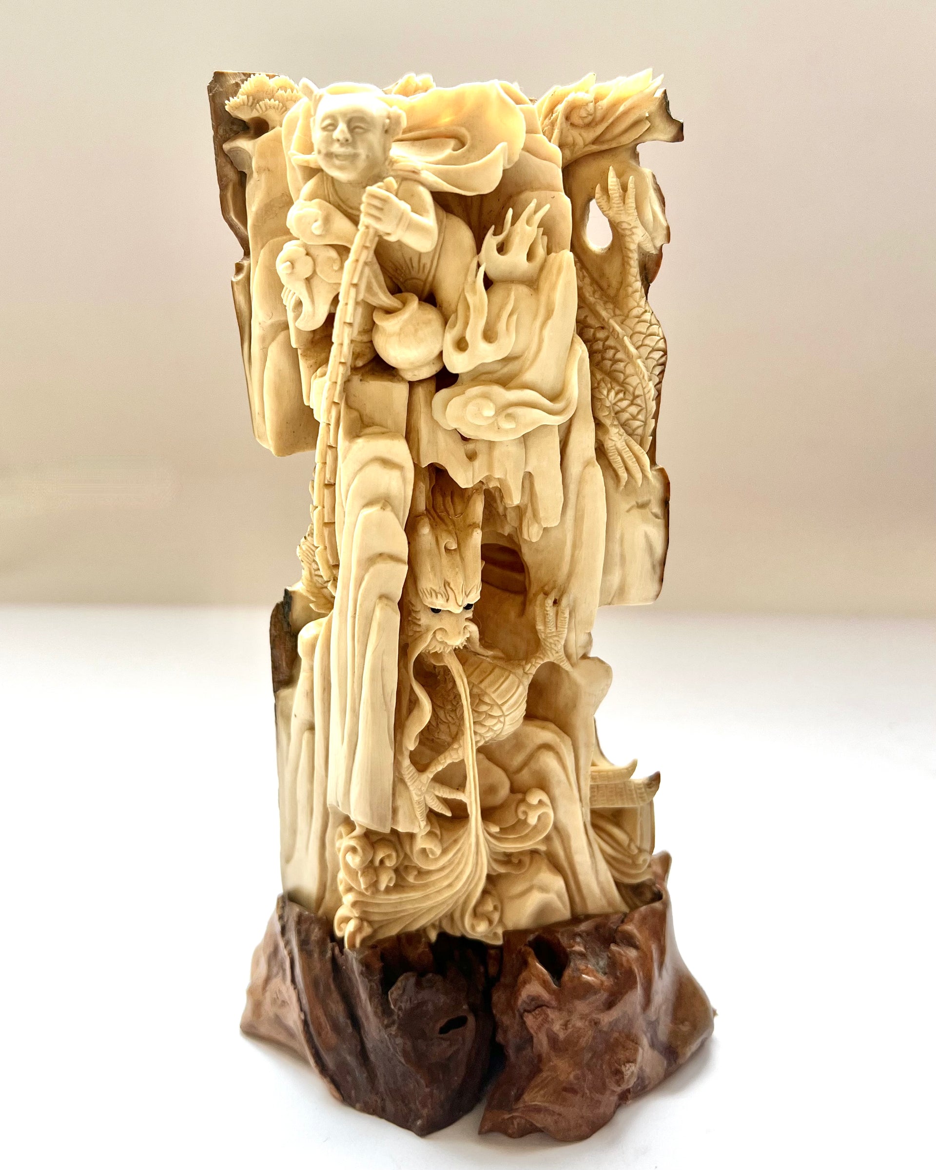 象牙彫刻コレクション 博物館展示レベル—幕末期セイウチ牙彫根付鬼を吊るす鍾馗 – 株式