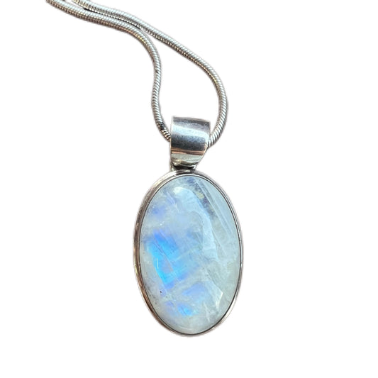 Wintage sterling silver and labradorite pendant with sterling silver chain