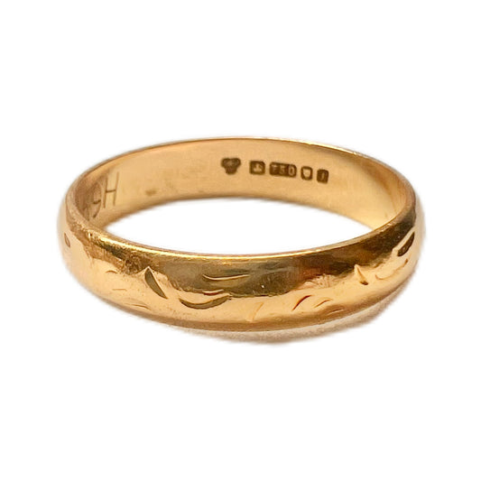 Vintage English 18 carat yellow gold ring with PHW, London 1983