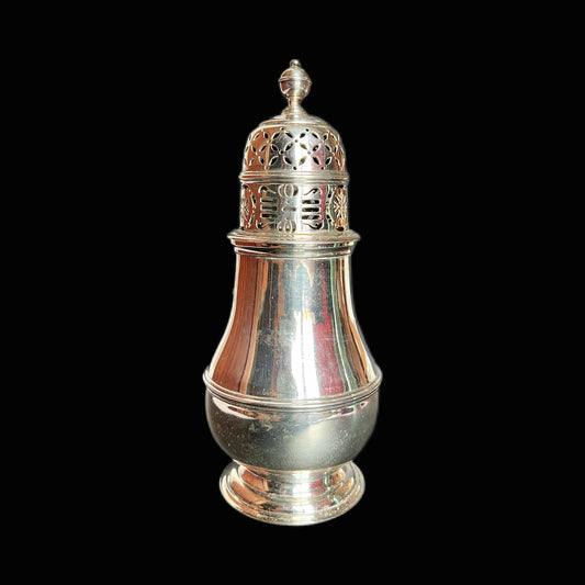 Near antique George V sterling silver muffineer. London, 1928, C.S. Harris & Sons Ltd.