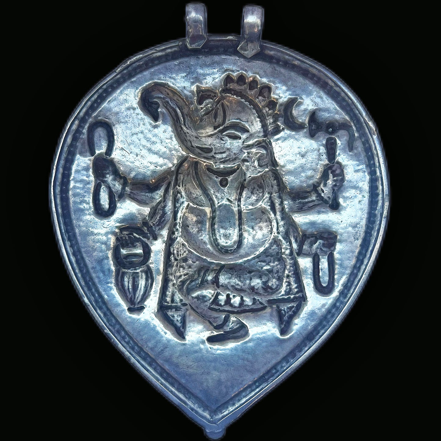 Statement vintage Indian silver Ganesh heart-shaped amulet pendant