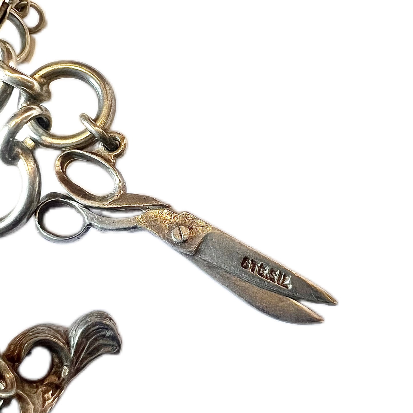 Vintage unmarked silver charm bracelet with 9 charms