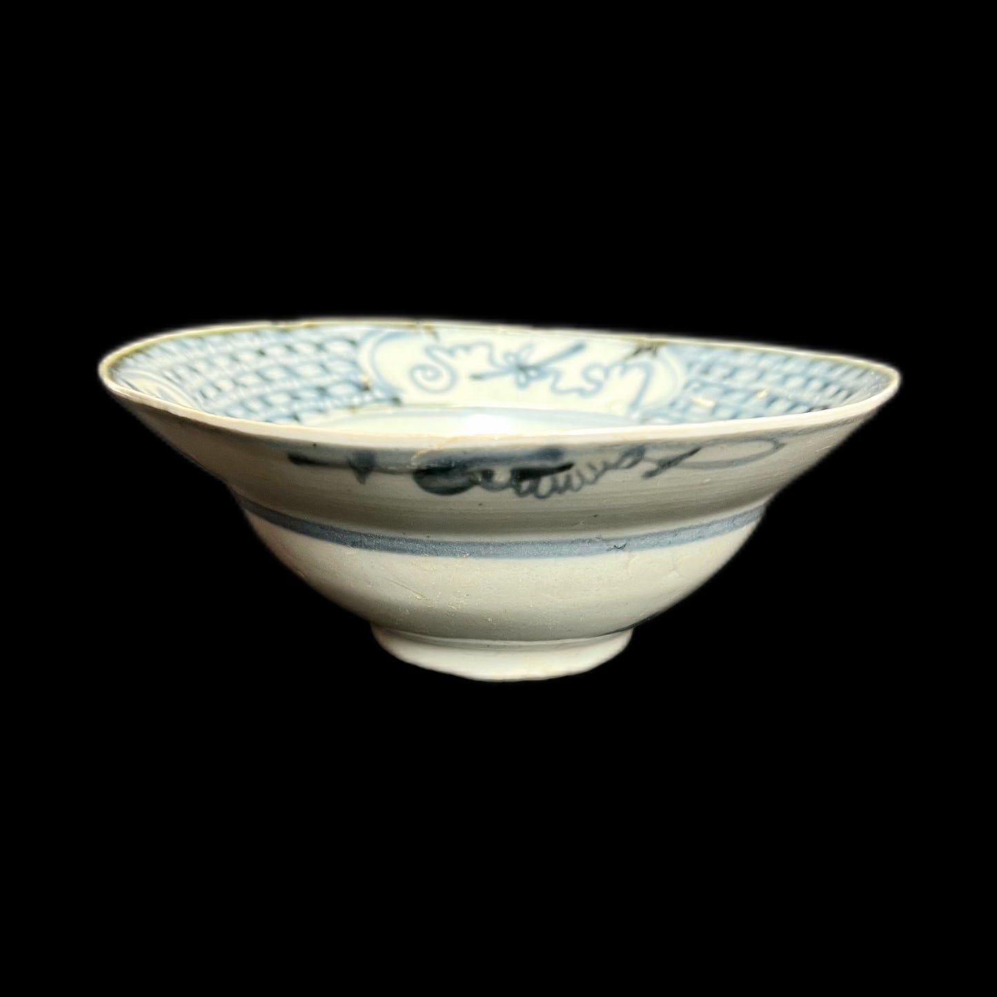 Antique Chinese blue and white bowl from the Qing Dynasty period Tek Sing shipwreck in 1822