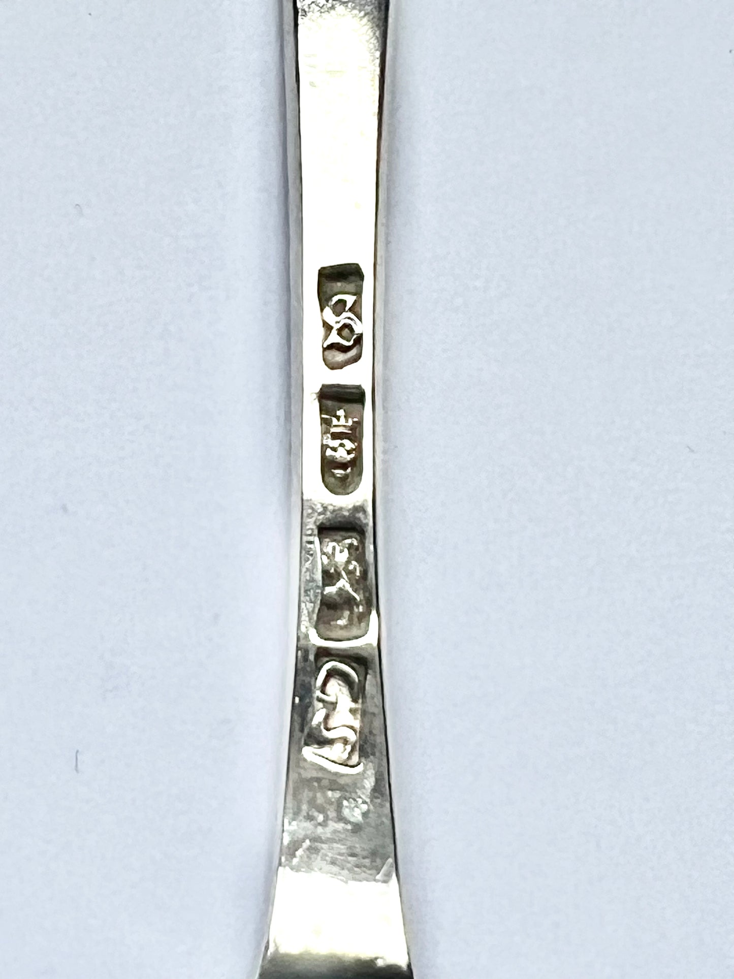 古董乔治三世纯银餐勺，带有 1773 年伦敦检验标记，制造商标记 GS