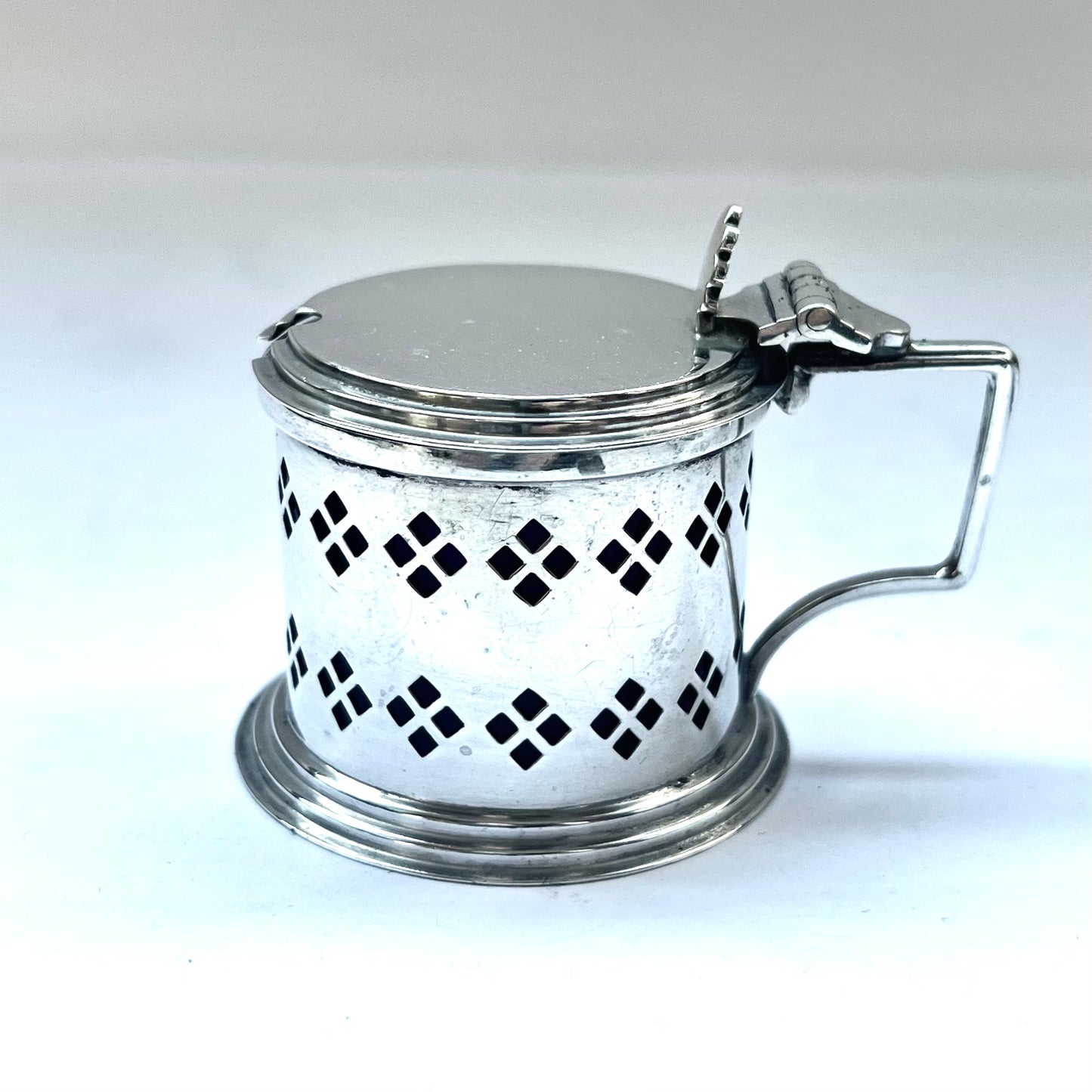 Art Deco George VI sterling silver Argyle pattern full condiment set, Birmingham 1948, Deakin & Francis.