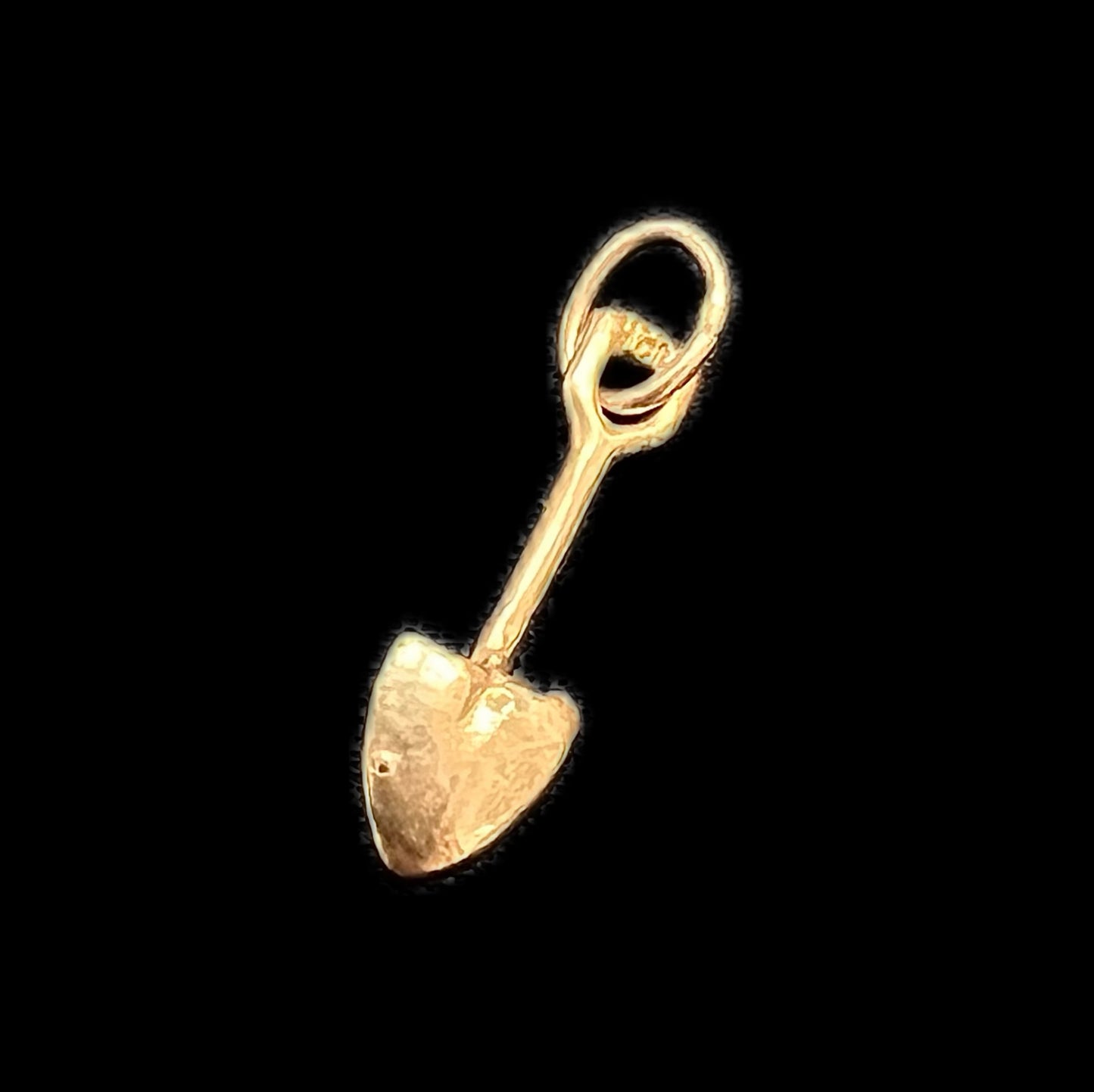 Vintage 9ct yellow gold shovel charm