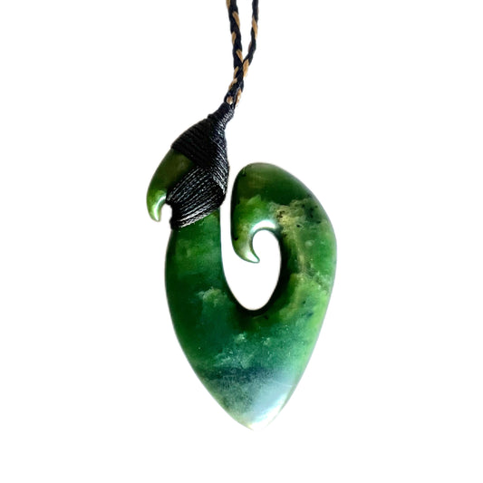 Vintage poumanu Hei Matau nephrite jade pendant, New Zealand