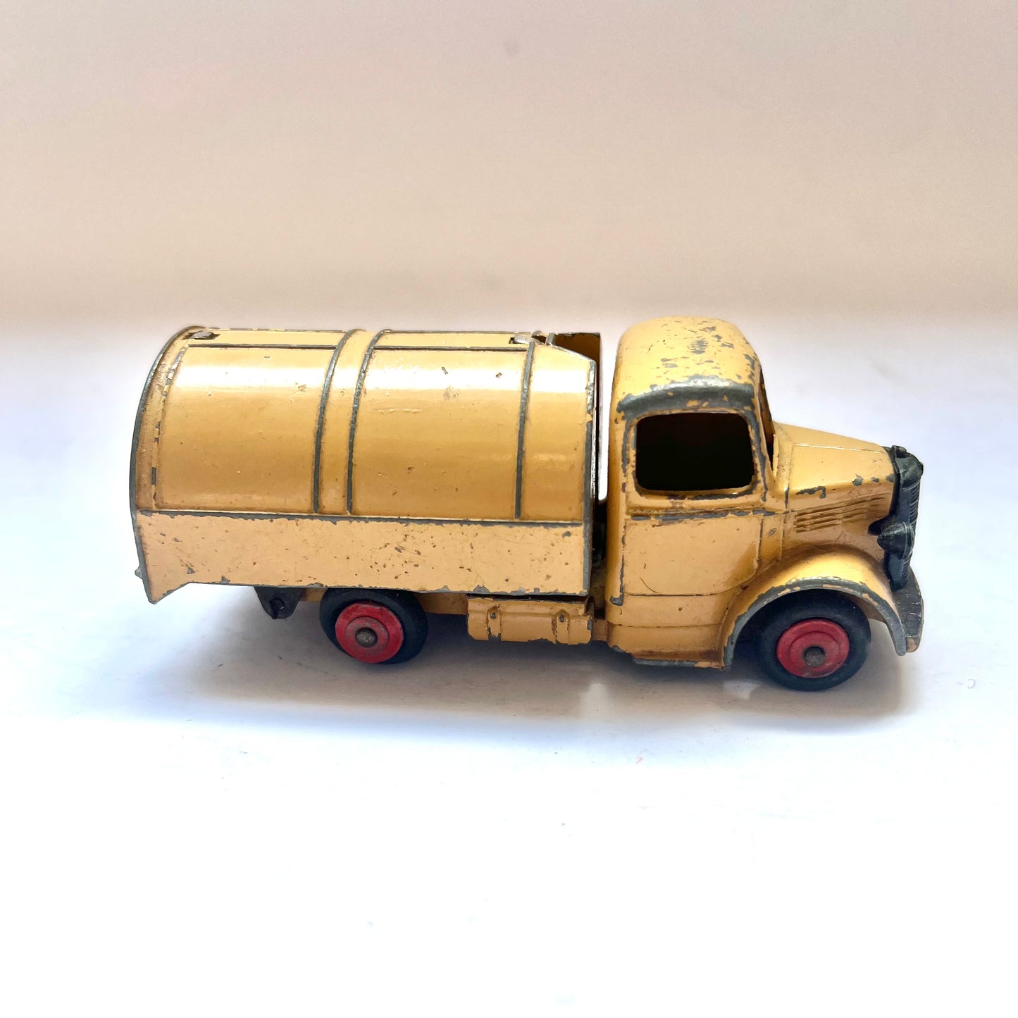 Vintage Dinky Bedford Refuse Wagon toy car, model number D13 / 252