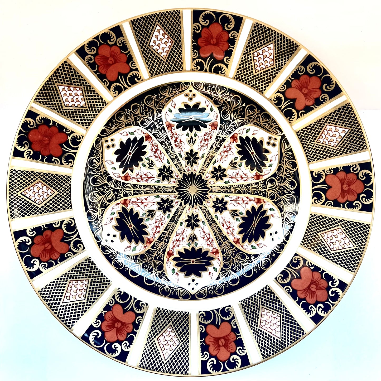 Royal Crown Derby Old Imari Pattern dinner plate circa 1960s