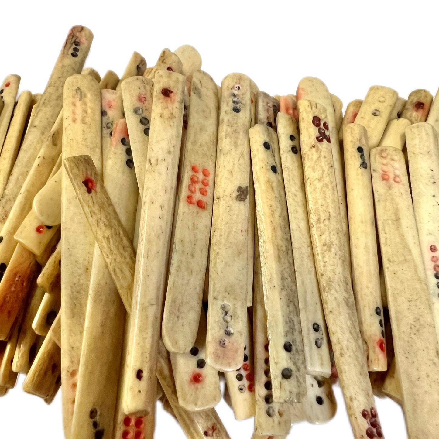 1930s Chinese traditional mahjong set in original case, with tiles, bones and racks.