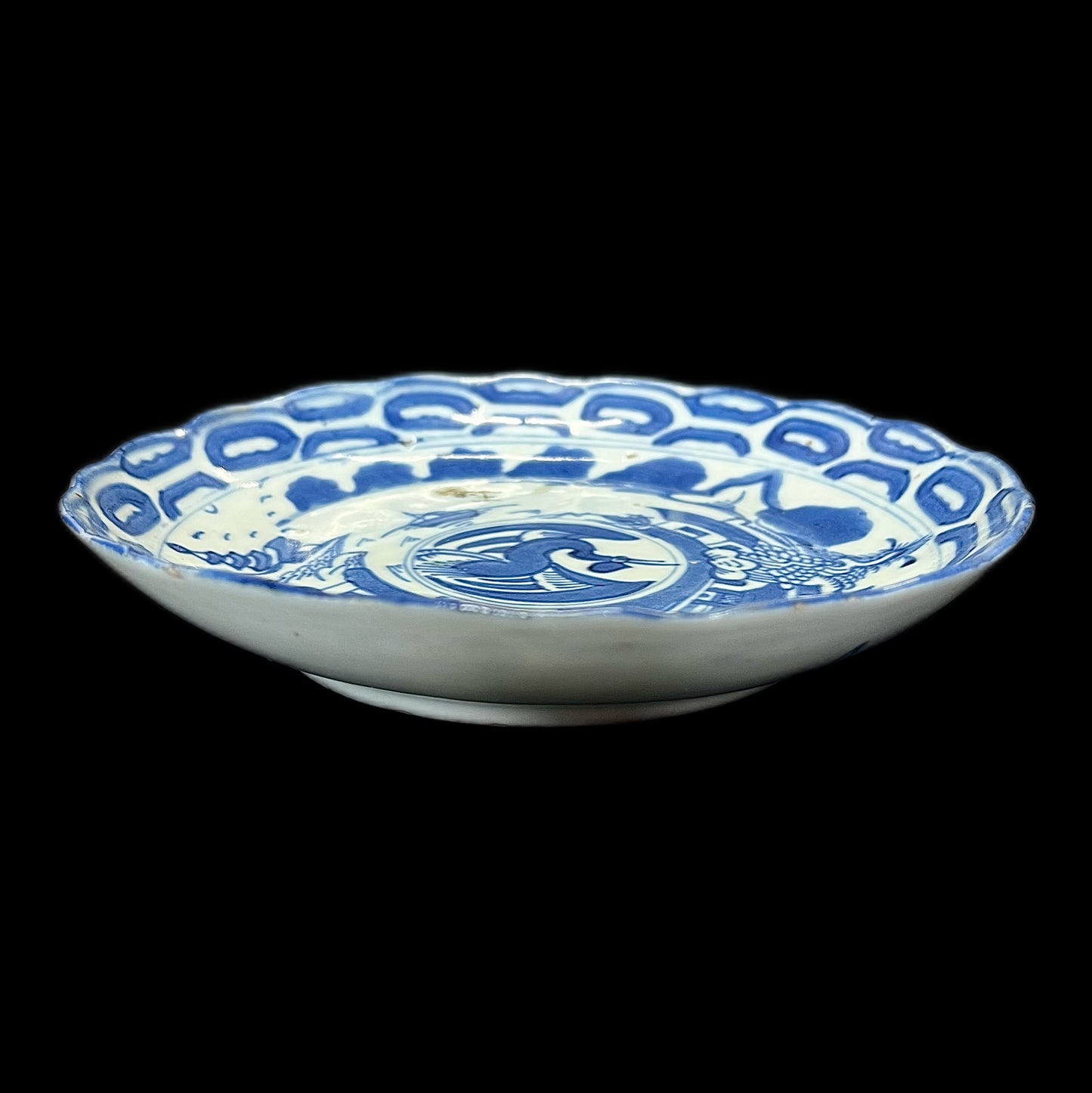 Early 18th century Kangxi period crane pattern dish