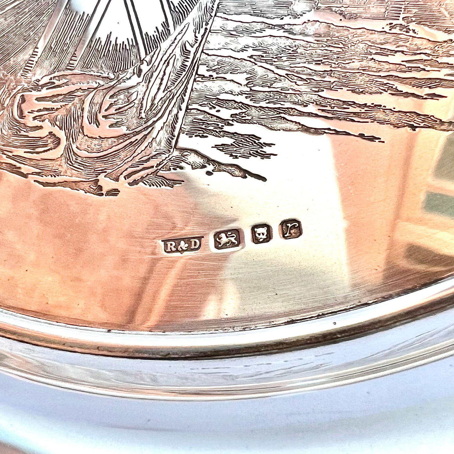 Limited edition Elizabeth II sterling silver plate in original case,  75th anniversary of Queen Victoria’s diamond jubilee